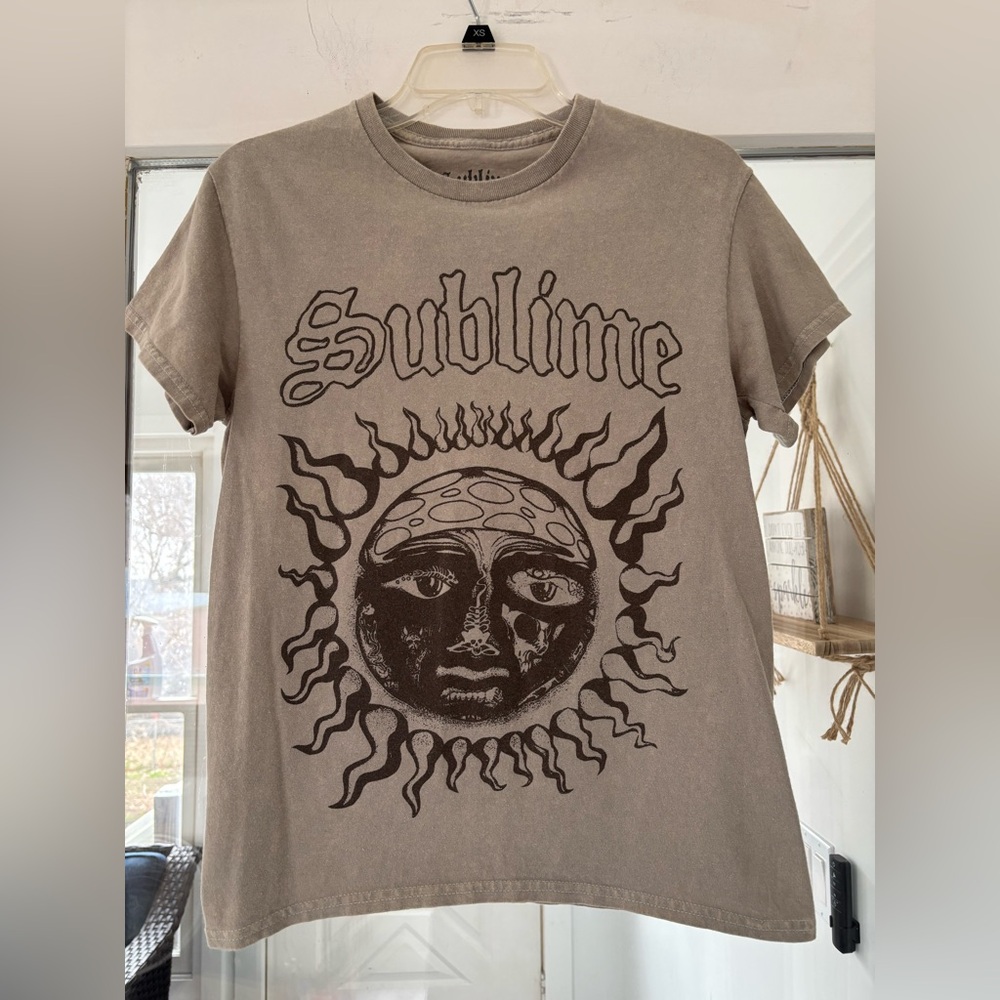 Sublime Short Sleeve Graphic Tee in Taupe
